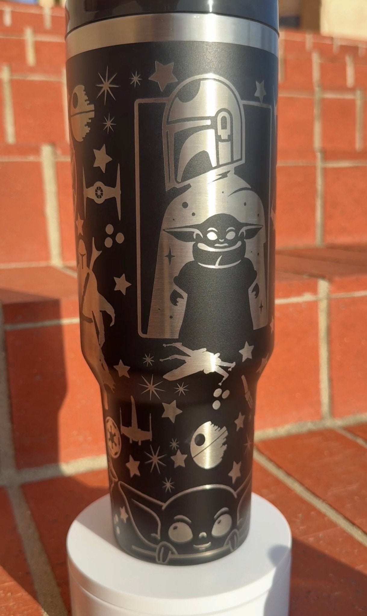 40oz Tumbler - Mandalorian x Grogu - Beam The Vibe 40oz Tumbler - Mandalorian x Grogu in Cream with laser engraved design